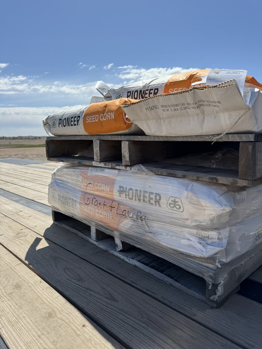 Laura Farms tweet media