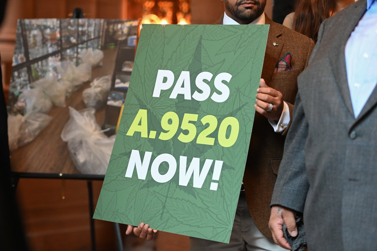 As Ranking Member of the Alcoholism and Drug Use Committee and a proud advocate for those suffering w/ substance use and co-occurring disorders, I'm appalled at the current state of NYS’s legal cannabis industry. NYS’s legal cannabis industry is failing and needs an overhaul.