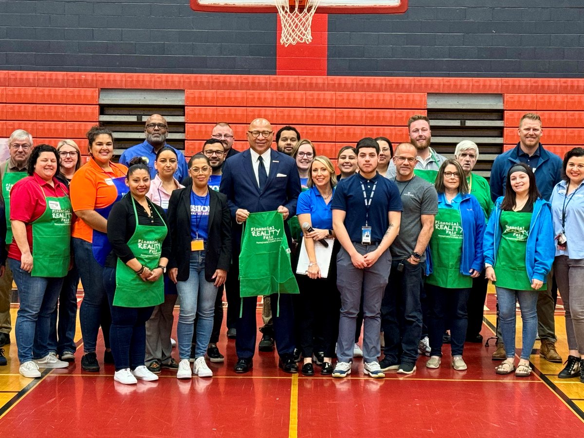 Financial Reality Fairs, like today's at @RDGschools, show students how managing your finances affects all aspects of life. It's important that all students get the opportunity to #BeMoneySmart while in school!