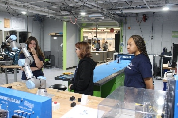 mfgeducation's tweet photo. 🎉Happy #NationalRoboticsWeek! 🎉

Join us as we celebrate this exciting week dedicated to inspiring students to pursue careers in #robotics and #STEM-related fields. Let's continue to encourage and prepare the next generation of innovators!
#RoboticsWeek #Roboweek https://t.co/YnkTUBrflP