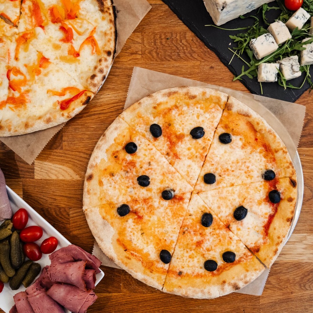 Craving the perfect slice? Look no further than The Pizza Room! 🍕 

#ThePizzaRoom #ItalianPizza #HomemadePizza #PizzaLondon #Hackney #MileEnd #Poplar #SurreyQuays #NewCross #ItalianPizzeria #pizzauk #HandcraftedPies