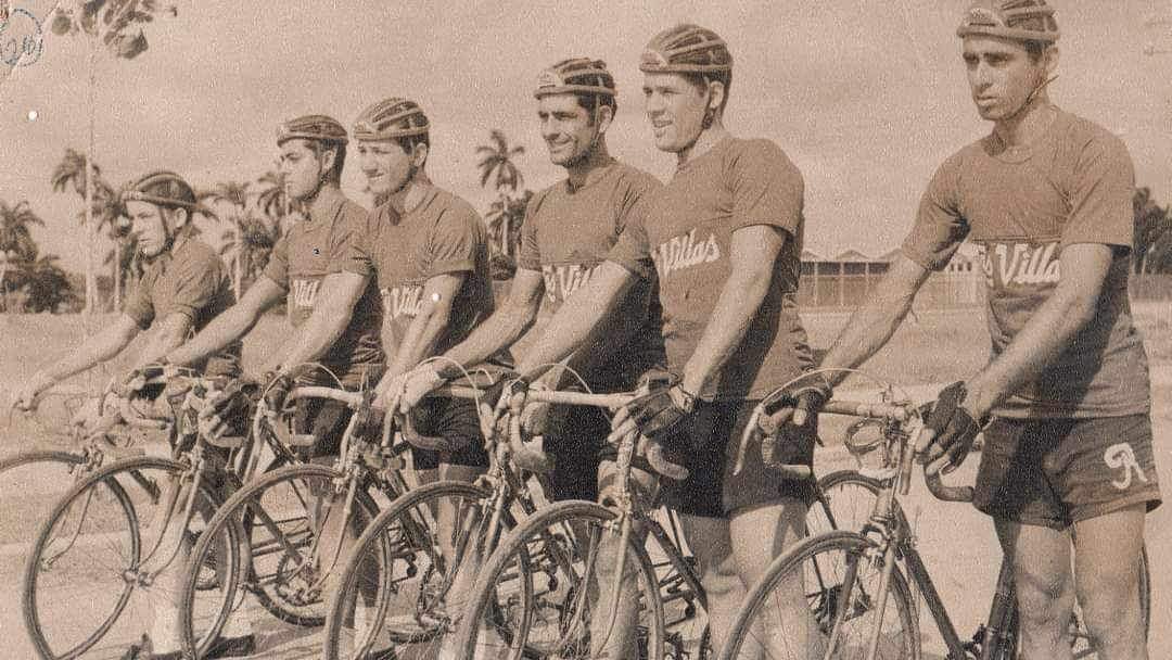 Cuban cyclist from VILLA CLARA 

#cycling #cyclinglifestyle #cyclinglife #cyclist #goneriding  #cyclingpassion #cyclingshots #ridelots  #cyclingphotos #roadcyclist #lovecycling #cyclingkits #thecyclingculture #bicidacorsa #ciclismolatino   #ciclismodecarretera #cyclingtraining