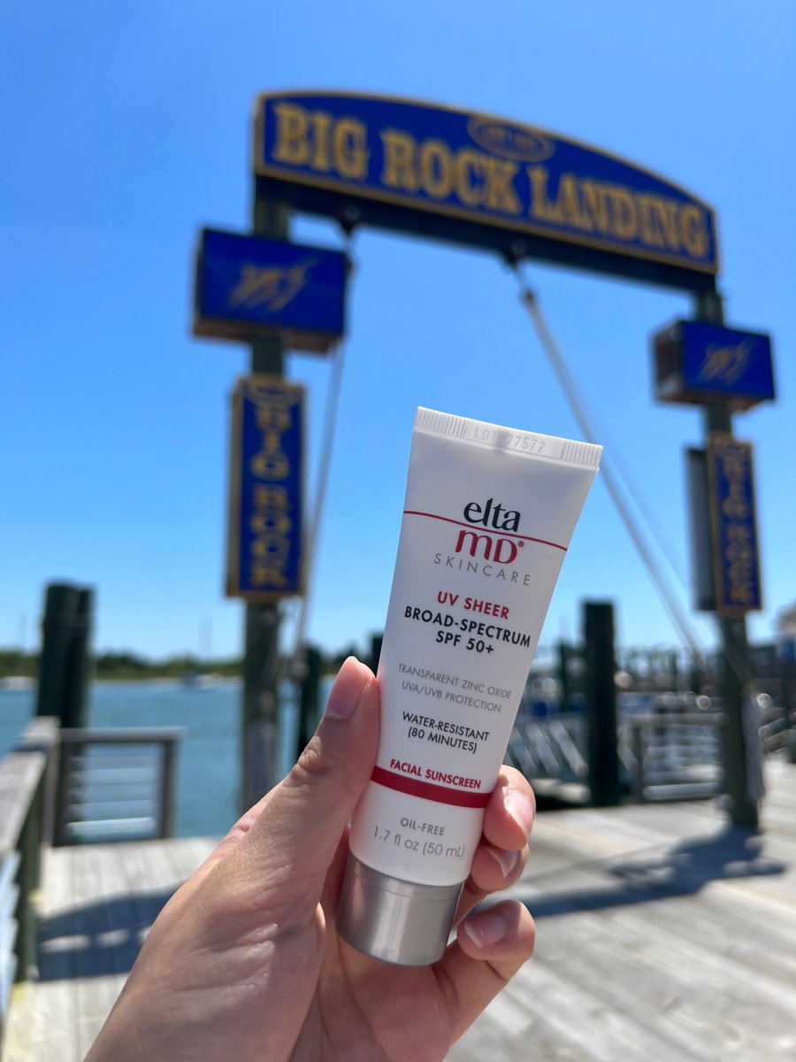 NewVisage's tweet photo. ☀️ Friends don't let friends leave the house without their daily SPF.

Friendly reminder to wear sunscreen, no matter the weather! Visit our office to discover our top sunscreen picks. https://t.co/O0bmO0Z1Pe