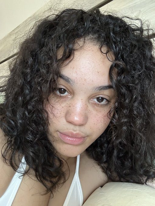 hi 😗 https://t.co/JYhyIQUQOC