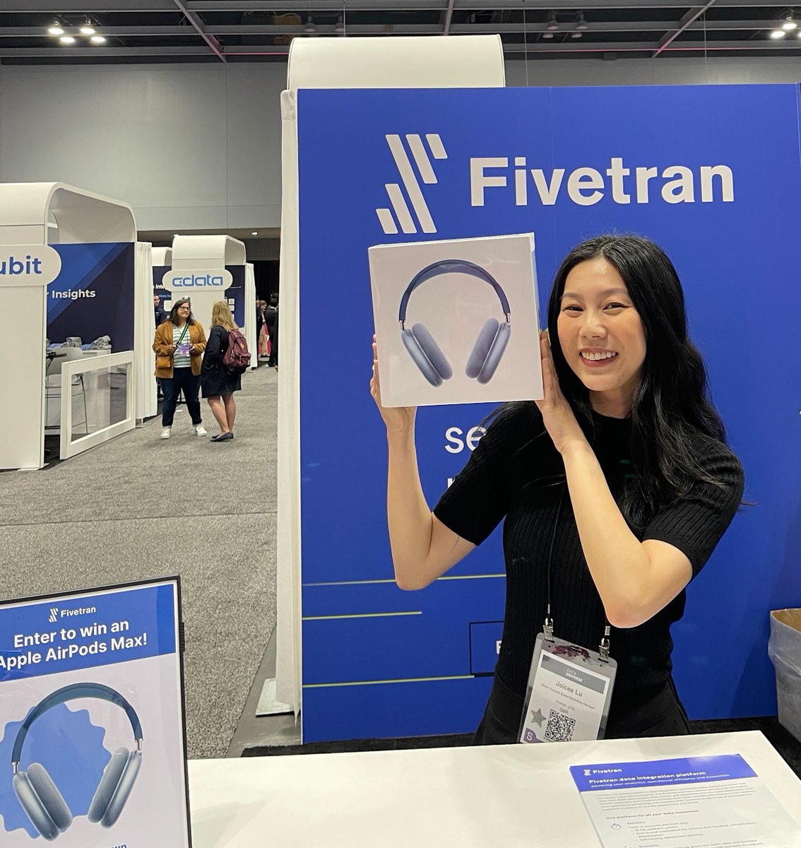 Attention data enthusiasts! If you're at #DataUniverse, make sure to stop by the Fivetran Booth #213. We're raffling off a pair of Apple AirPods Max, and you could be the lucky winner. 🎧 Don't miss out on the opportunity to chat with our team and enter to win this amazing prize.
