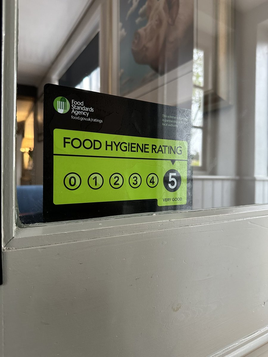 Scores on the doors.. Well done team @the_crowntweet.. 👊 So important & never taken for granted. #crownburchettsgreen #foodstandardsagency 👨‍🍳