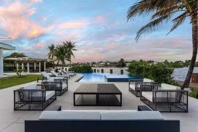 corretor_digi's tweet photo. Gusttavo Lima compra mansão de R$ 65 milhões com 6 suítes, quadra de tênis e vaga de barco em Miami

Novo imóvel do cantor fica em Hollywood Beach, praia queridinha das celebridades https://t.co/0gvNjHmpTy https://t.co/k3z51n0LGT