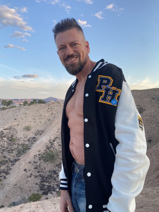 Never chase money, chase moments. https://t.co/hXWFy4AjB0