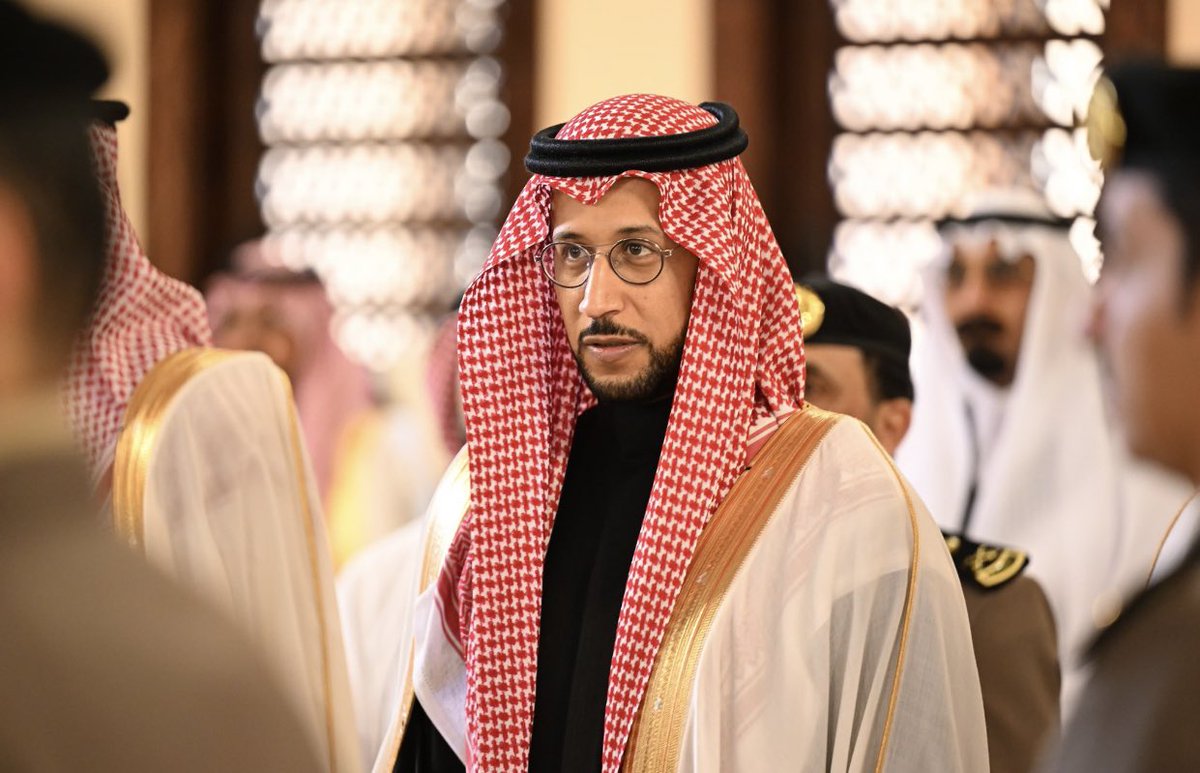 HRHPKSS's tweet photo. سمو أمير منطقة عسير الأمير #تركي_بن_طلال وسمو نائبه الأمير #خالد_بن_سطام يتقدمان جموع المصلين لأداء صلاة عيد الفطر المبارك، في جامع الملك فيصل بأبها، ويستقبلان المهنئين في الصالة الملكية بحي الخالدية. https://t.co/bfg3Tr3R7W