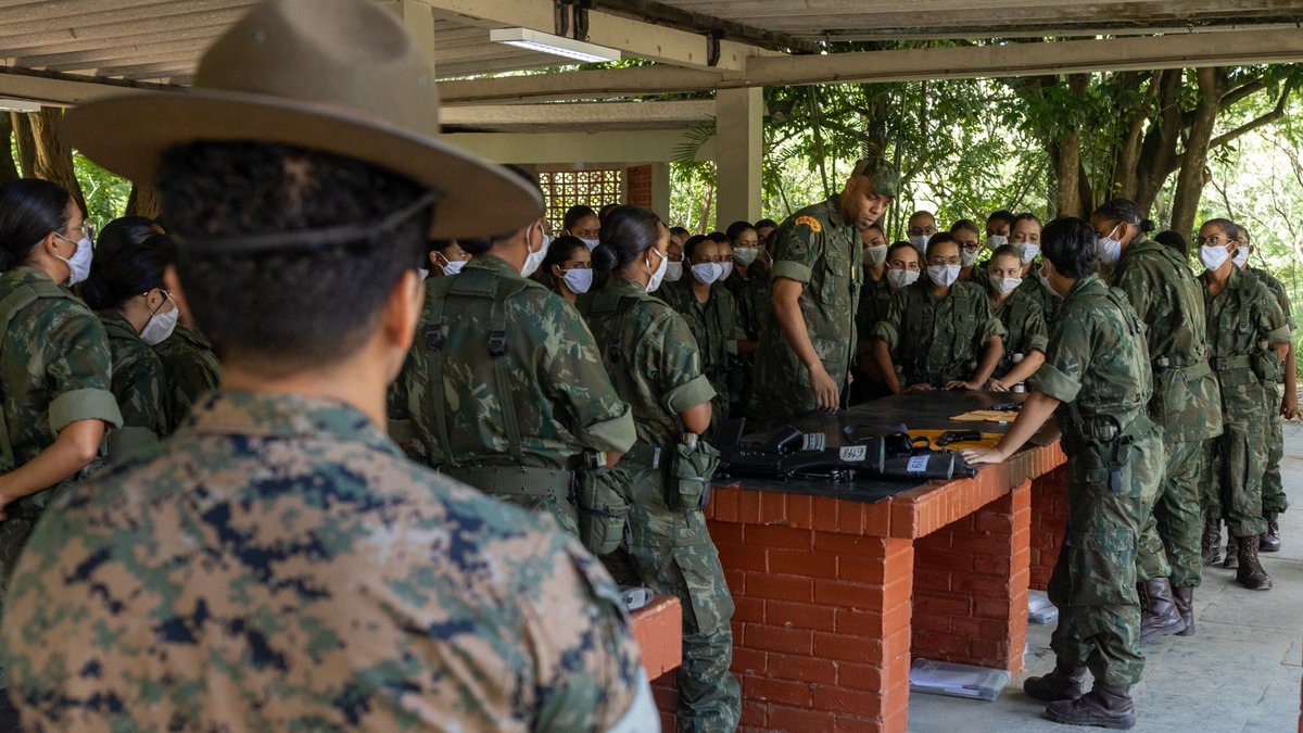 Leaders from @MARFORSOUTH & the Depot visited Brazilian #Marines counterparts for Recruit Training Subject Matter Expert Exchange to observe recruit training & exchange best practices & lessons learned from integration. @EmbaixadaEUA @BrazilinUSA @USMarineCorps @USMC @marmilbr