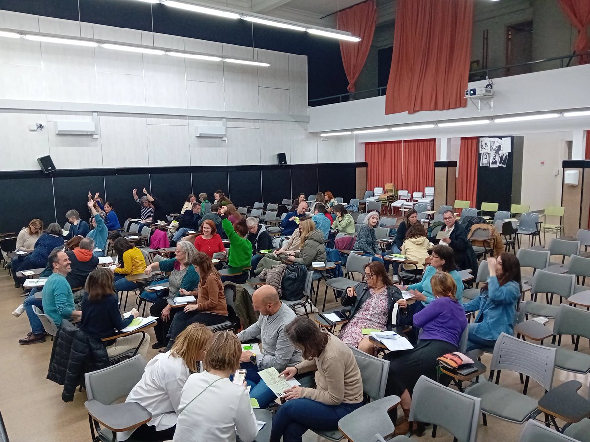 ELICCEB (@elicceb) on Twitter photo Avui <a href="/Llenguajocs/">Llenguajocs</a> ens han presentat recursos per aplicar fórmules amb enfocaments més lúdics en l’ensenyament de la #llenguacatalana i en els aspectes socials i culturals que hi estan relacionats per potenciar la participació, l’aprenentatge i la creativitat de l’alumnat #ELICCEB Avui <a href="/Llenguajocs/">Llenguajocs</a> ens han presentat recursos per aplicar fórmules amb enfocaments més lúdics en l’ensenyament de la #llenguacatalana i en els aspectes socials i culturals que hi estan relacionats per potenciar la participació, l’aprenentatge i la creativitat de l’alumnat #ELICCEB