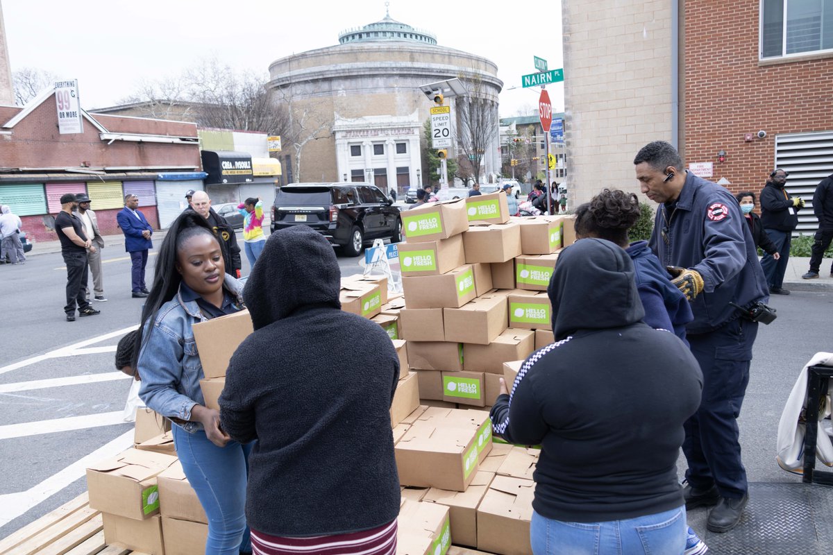 The Newark citywide food distribution is back! Weekly meal will no longer be delivered and have returned to drive up and go! This week we served residents in the south ward at Clinton Avenue and S. 11th Street, distributing over 1,000 boxes of meals!