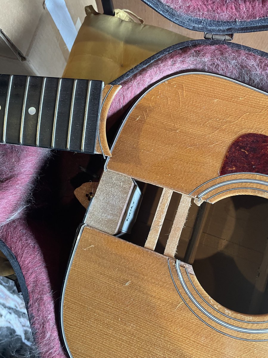 Oops! Classic Taylor 12 string needs some love!!

#taylorguitars #guitarporn #guitarist #fixme