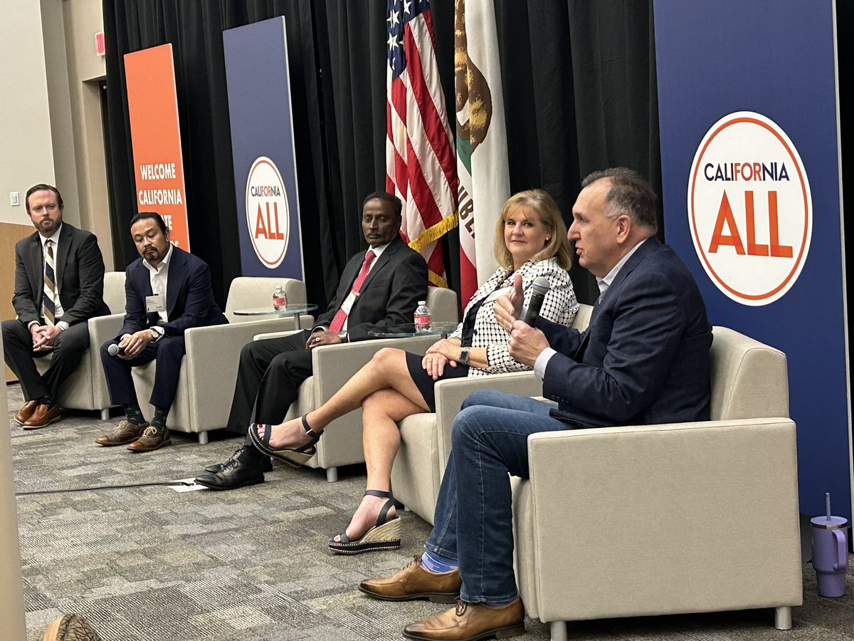 Putting customers 1st is at the ❤️of @CAGovOps “Emerging design thinking in State Government” leadership forum. ODI Director Jeffery Marino hosted a panel of leaders from @CA_DMV @CACradle2Career @CA_EDD @CalFiscal to talk about building trust & improving customer service for all