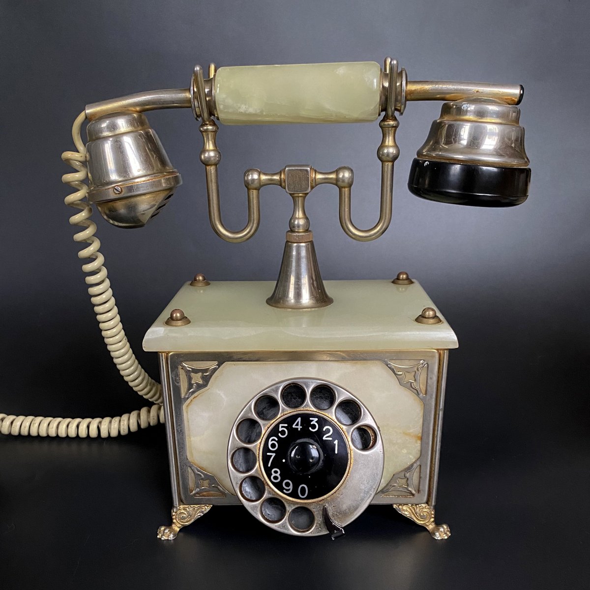 This is one I haven't listed yet - a totally OTT vintage telephone. I believe it's a '60s or '70s reproduction of a '30s model. Light green onyx with a metal casing. I'm told it still works, but I haven't tested it yet... #vintageshowandsell #VintageCollectibles #vintagephone