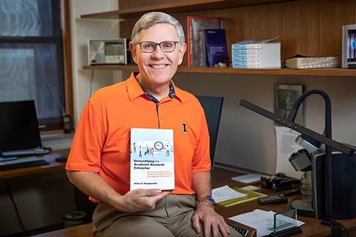 A new book by Illinois meteorology professor Kelvin Droegemeier seeks to empower researchers and creative professionals and give them a broader view of the world early in their careers. 📚 ▶️las.illinois.edu/news/2024-04-0…