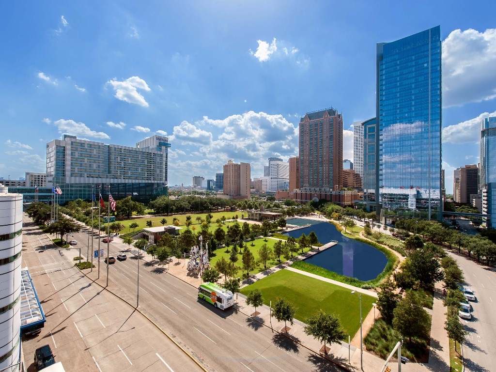 The next time you follow your passion for Houston's culture and entertainment, let Hilton Honors be your guide to favorite experiences while your Points take you the rest of the way. Learn more: hil.tn/18bzhw

#hiltonhonors #loyaltyprogram #TravelGoals #houstontexas