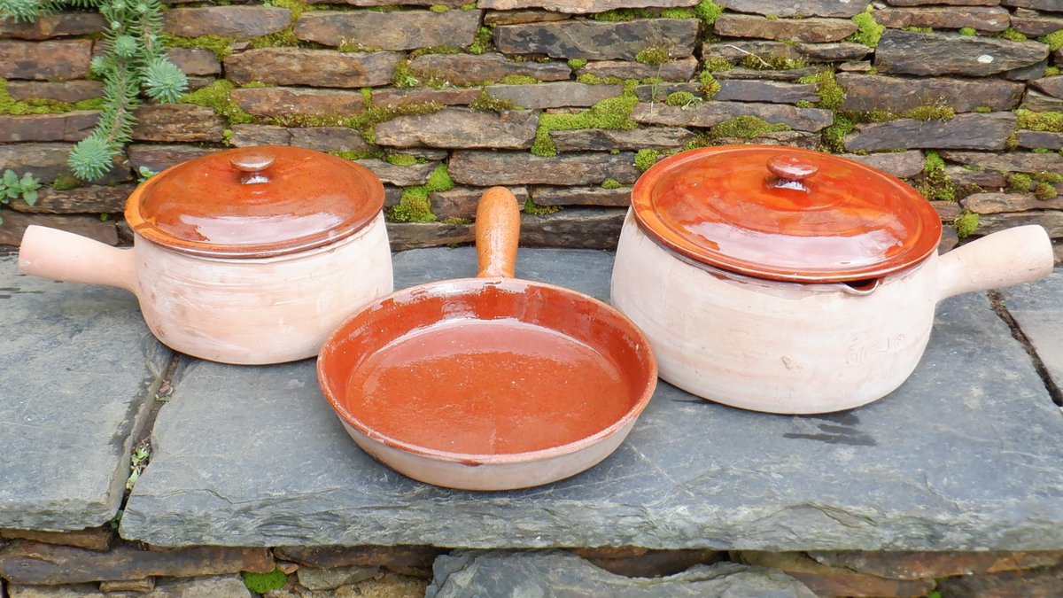 Vintage French terracotta Vallauris clay poelon casserole dishes and a saucepan...

🛒 ebay.co.uk/itm/3054951960…

#VintageShowAndSell