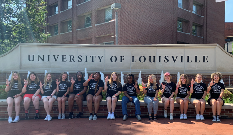 CEC_KY's tweet image. The Near Peer Leadership Team is a #WinWin component of @UofLCEHD C4 #SummerBridge Program. As education majors, the near peers build self-efficacy as future teachers + serve as role models &amp;amp; critical friends for incoming students. #LearningCommunity @lingo_amy @CPENews @cpepres