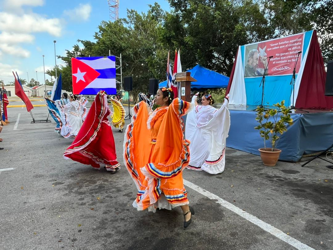 AduanaClar59955's tweet image. En la mañana del 10 de abril se efectuó Acto Reconociendo al Aeropuerto Internacional Abel Santamaría Cuadrado por ser Vanguardia por más de Diez años
#AduanadeCuba
#AduanaVillaClara
#UnidosXCuba