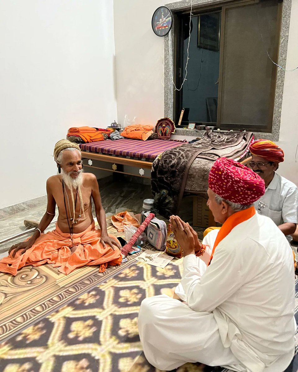lumbaram64's tweet photo. आज #भीनमाल में सुप्रसिद्ध श्री नीलकंठ महादेव मंदिर में दर्शन एवं महाराज जी का आशीर्वाद प्राप्त किया। https://t.co/FN6l4w8gtm
