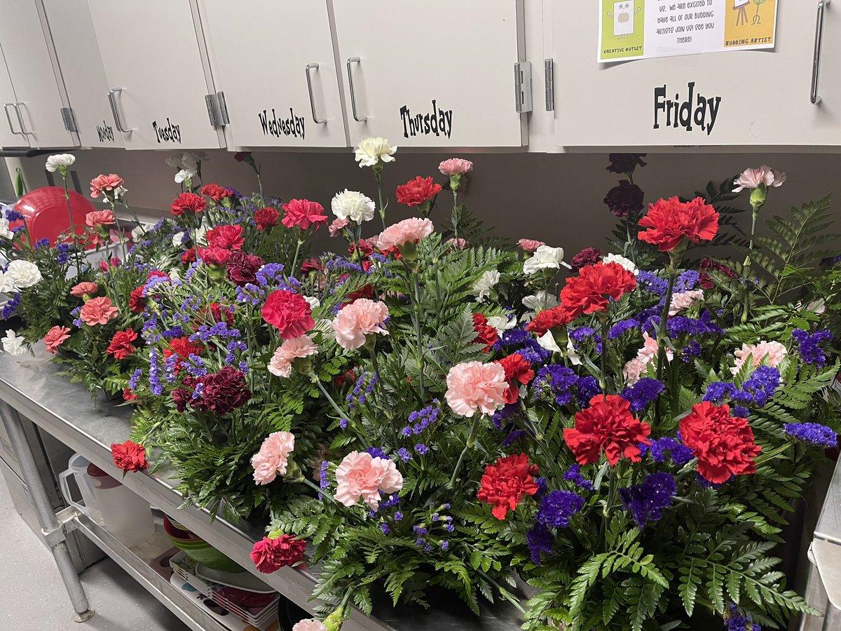 I would like to give a shout out to Cy-Creek high school, and Jill for the special delivery for our teachers today. @jillmburkey @CFISDELC1 #flowers #FutureFlorist #kindness