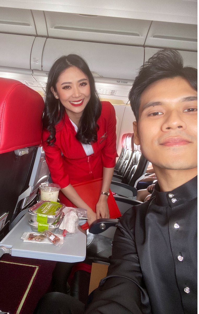 WafieyAziz's tweet photo. From Incheon to Singapore to Ipoh. Feel so blessed that i can celebrate lebaran with my family this year 🥹🤭 https://t.co/0v4sQvZojr