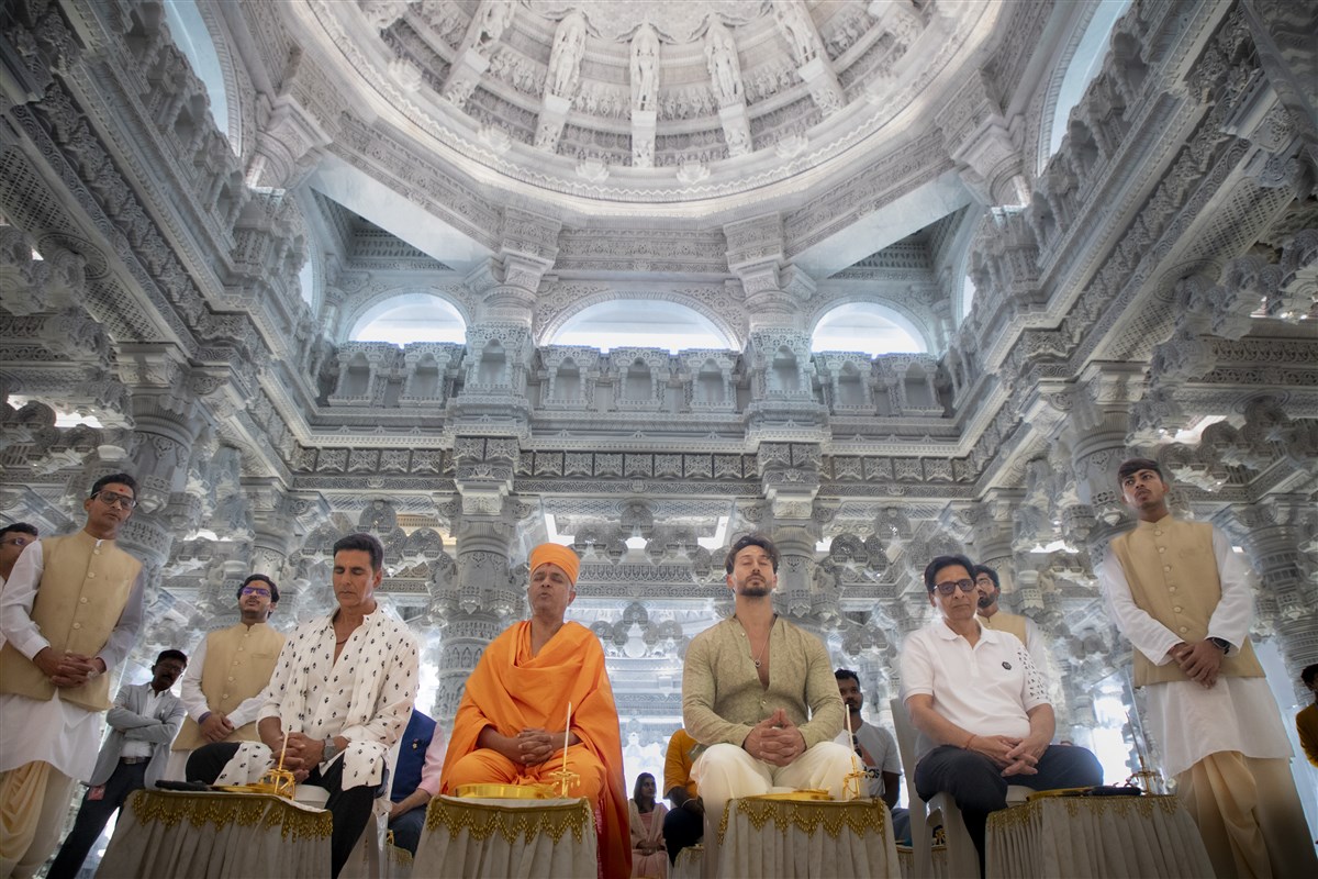 BAPS on X: "Bollywood Stars Akshay Kumar and Tiger Shroff Visit BAPS Hindu Mandir, Abu Dhabi, UAE https://t.co/vOE6PS56GE https://t.co/rmbm8XcKMu" / X