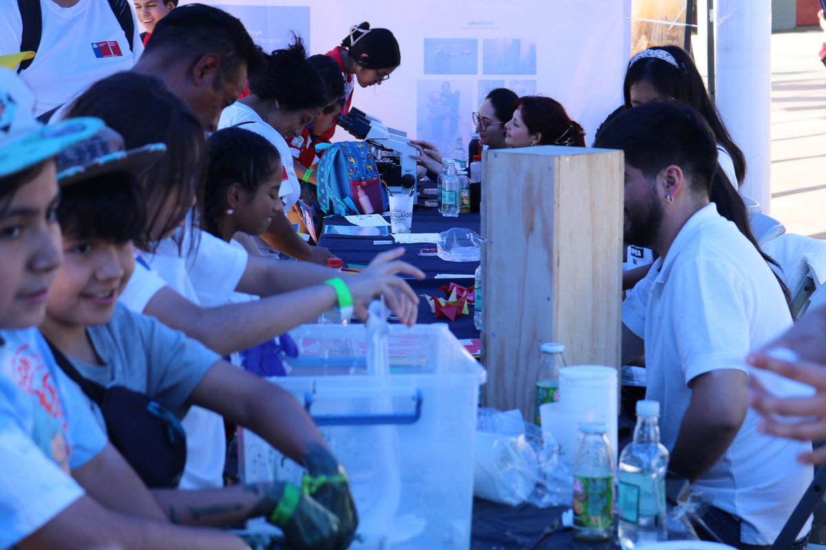 #NoticiasVIME 🗞 Este sábado estuvimos en el Estadio Nacional para celebrar el Día Internacional del Deporte con la experiencia 'Vive la Ciencia @usach', donde pudimos acercar las ciencias a las familias que concurrieron a la jornada ✨🔬

#SomosUsach #SomosVinculación