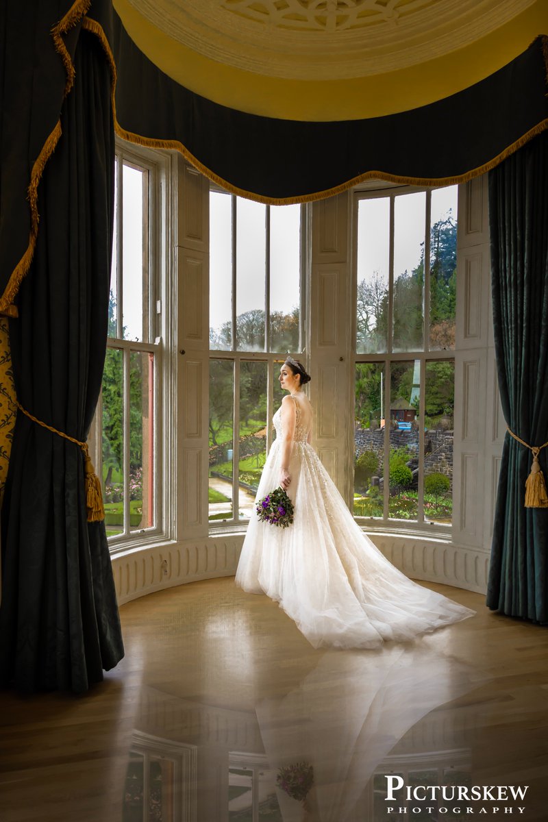 The #rain outside today was torrential at times, but #Belfast Castle was today's stunning venue. I asked the bride to stand in the bay window, using all the available natural light to capture this stunning portrait. @belfastcc @WeatherCee @angie_weather @barrabest @love_belfast