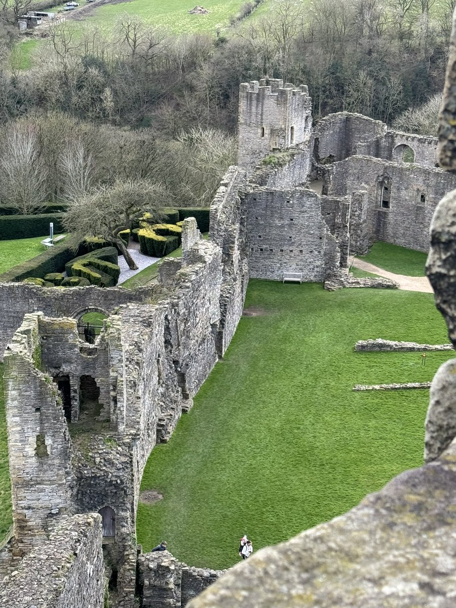 View from the keep of the wall of Richmond Castle, Yorkshire 🏴󠁧󠁢󠁥󠁮󠁧󠁿 #wallsonwednesday #castle