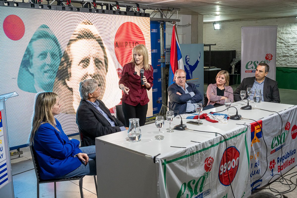 CosseCarolina's tweet photo. Hoy se integró Franzini Batlle, y todo el equipo de República Batllista, a @vamosxesa. Esto enriquece al @Frente_Amplio. Bienvenida esta noticia, trabajaremos en conjunto para poner a #UruguayAlFrente https://t.co/e2beDbppzq