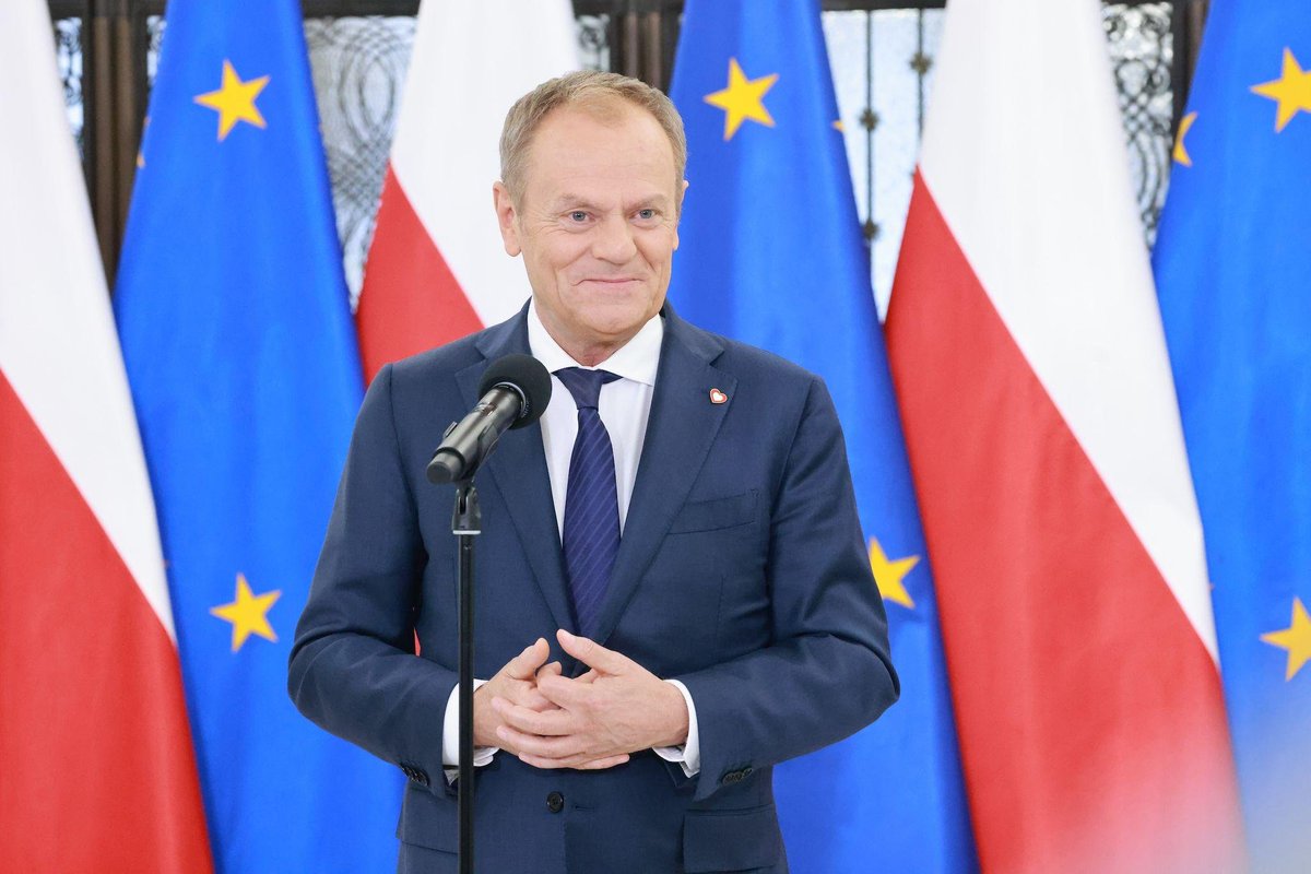 📄 KOMUNIKAT | Prezes Rady Ministrów zapewnił, że Polska nie zgodzi się na mechanizm relokacji migrantów, pomimo przyjęcia przez Parlament Europejski paktu migracyjnego. Jak wyjaśnił, nie ma polityki migracyjnej UE bez skutecznej kontroli granicy i ochrony swojego terytorium. 🌐…