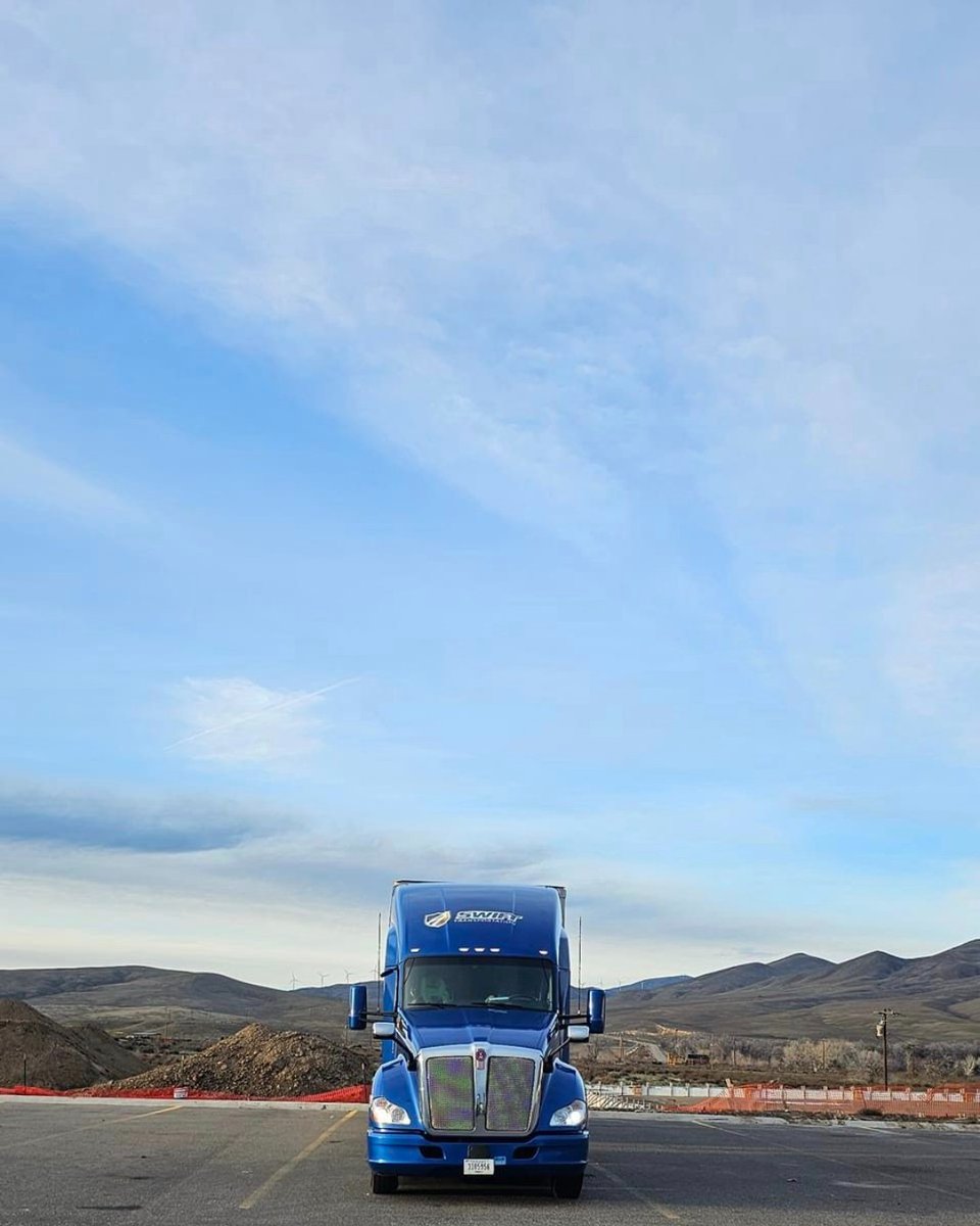 SwiftTransport's tweet image. &quot;One week in my new truck, and this is the first time I&apos;m out driving on the west side! Lots of amazing mountains and views, so far, I love it.&quot; ⛰️ - Elijah 

#truckerlife #truckerviews #cdl #swifttransportation