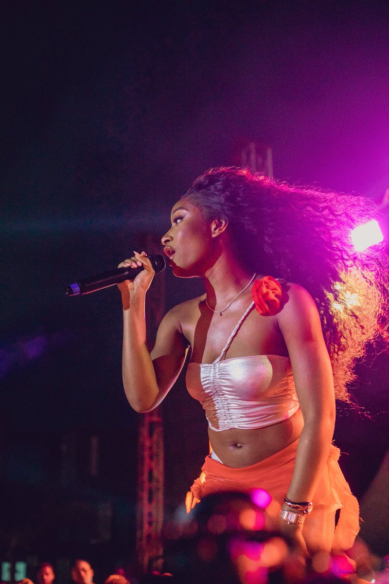 ifenacho_'s tweet photo. 📸 photo of @ayrastarr at #femmefest https://t.co/CPCNauCOsA