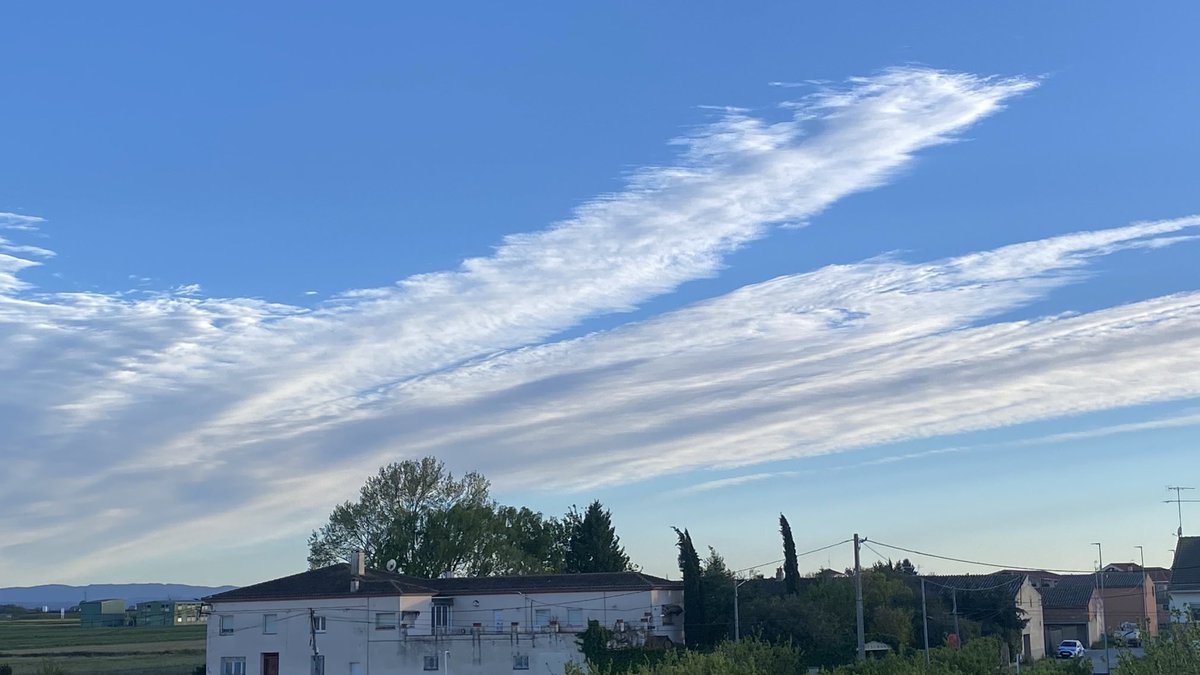 Celatge 19:40h Avui,Tmàx 21°C #ivarsdurgell #pladurgell ⁦@MeteoMauri⁩ ⁦@ARAmeteo⁩ ⁦@meteocat⁩ ⁦@meteorac1⁩ ⁦@eltempsTV3⁩ ⁦@elnacionalcat⁩ ⁦@AEMET_Cat⁩ ⁦@gemmapuigf⁩