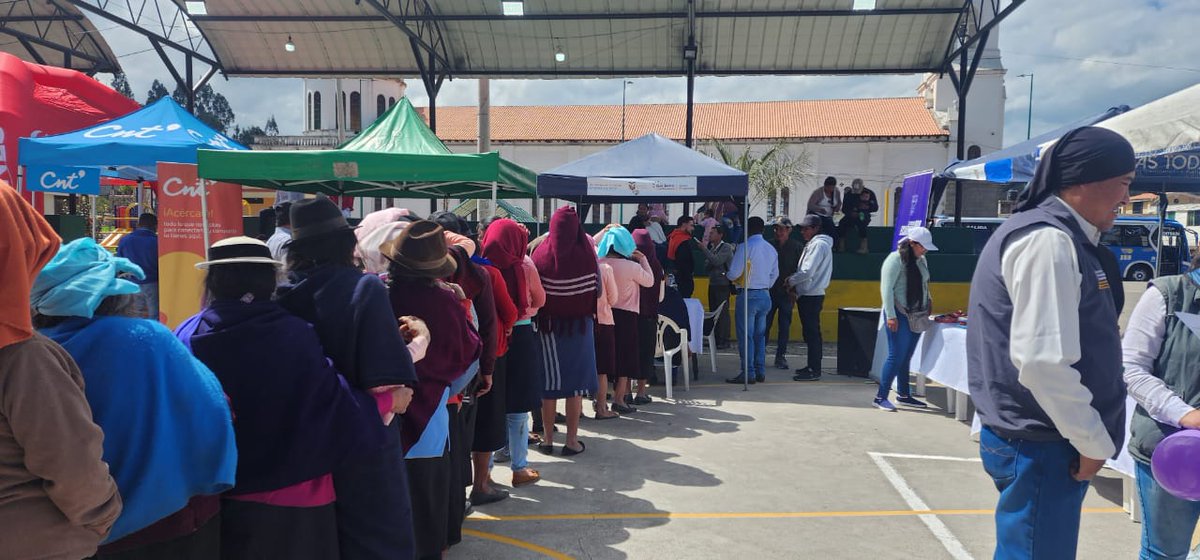 DHumanoEc's tweet photo. 📍#BrigadasSociales2024 | #Riobamba | Con la participación de 15 instituciones públicas se desarrolla la Brigada Social por #ElNuevoEcuador en la parroquia San Luis. Los servicios del Estado llegan a territorio para brindar atención a quienes más lo necesitan. https://t.co/pH5hB3gFMk