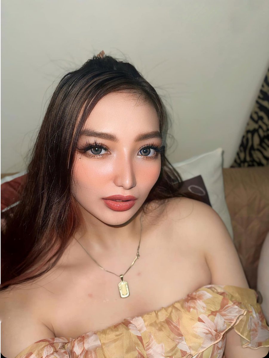 HuttCandice's tweet photo. Doll face. https://t.co/Q0QfFFhfK3
