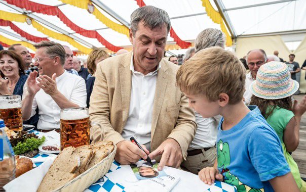 rassistenjaeger's tweet photo. #södertrinkt und gefährdet unsere Kinder. 

Bitte um RT

#weebmob https://t.co/U3XUFQUL1e