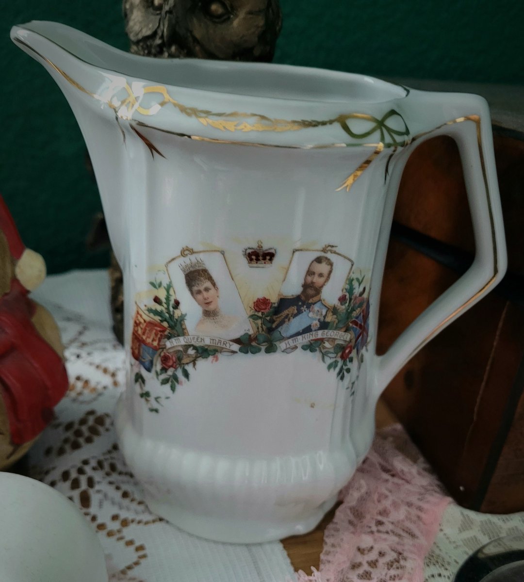 Lovely  coronation jug of King George V and Queen Mary  from 1911, another antique find from Sue Ryder charity shop in Didsbury. 

#Didsbury #antique #coronation