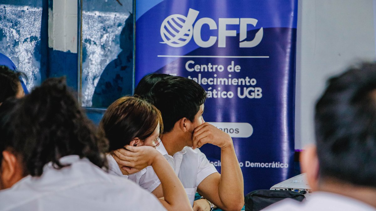 #CFD| ¡Continuamos con el Bootcamp Democracia Joven en San Miguel junto a estudiantes del Instituto Nacional Francisco Gavidia! Los jóvenes se sumergen en el funcionamiento del Estado a través de actividades lúdicas, promoviendo la participación activa y la educación cívica.
