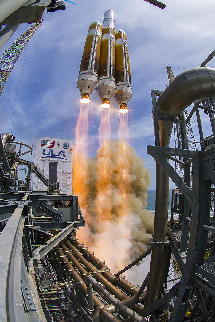 Delta IV-Heavy clears the tower on its last voyage (photo: @ulalaunch)