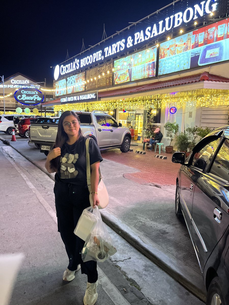 Ckyhane's tweet photo. What a tiring but Enjoyed fun day!🎡🎠🎢,(Side trip to Tagaytay for dinner and some pasalubong❤️.Thank You Lord for keeping Us Safe this whole day🙏. https://t.co/Lt21iEszdx
