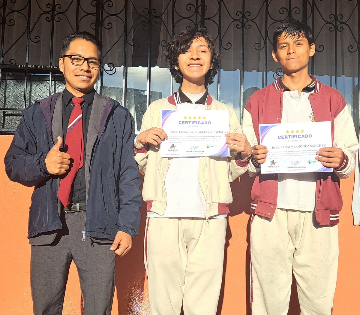 Felicita a nuestros estudiantes: Joel Sánchez y Joel Obregón, por su participación en el Segundo Intercolegial Nacional de Programación
#UESFA #uesfalvernia #franciscanos #programación #intercolegialnacionaldeprogramación #inscripcionesabiertas #Pichincha #Quito #añolectivo2324