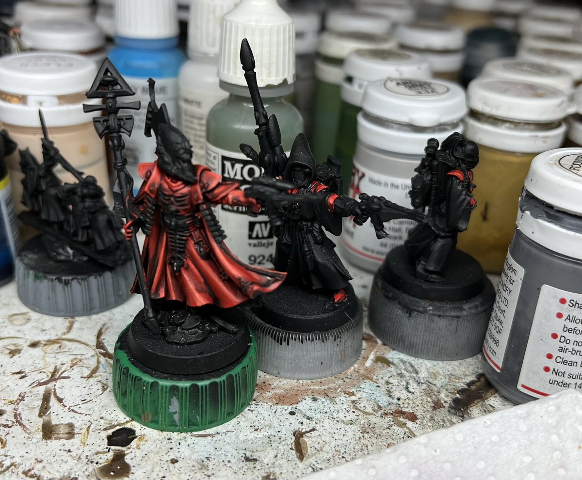 Slowly getting back to painting. Got some militia ready for basing to add to my AK47 Republic force for our Club campaign. And started on some more Eldar for my 40k 2nd Edition force. Lots of red!