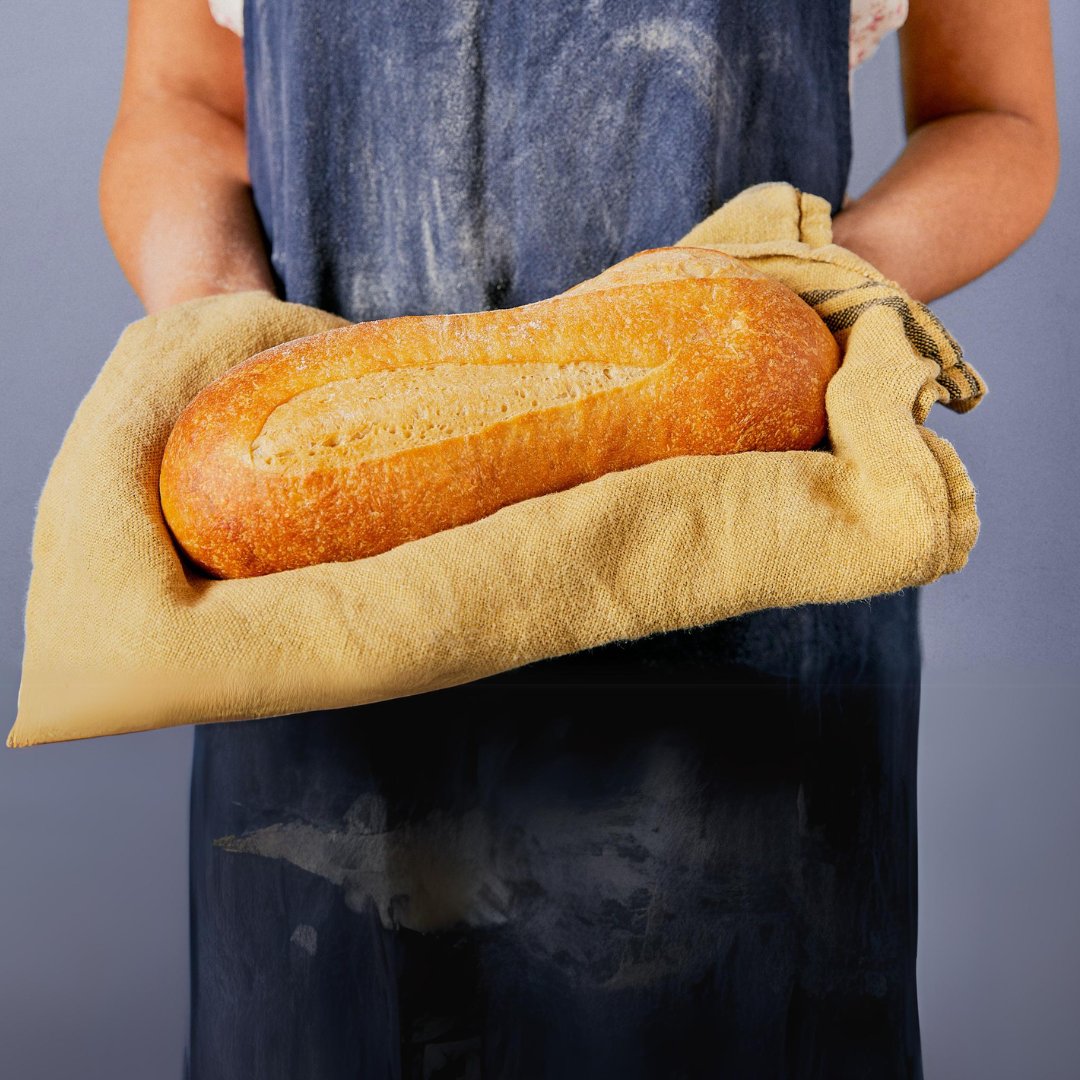 EssentialBaking's tweet photo. Good news - #sourdough doesn't just taste delicious! Because of the way it's made, it also:

💪🏼 is easier to digest (because the bacteria-yeast combo breaks down grains before they even reach your stomach)
💪🏿 has a lower glycemic index, compared to other breads..

#sourdoughbread https://t.co/MTJatJSze9