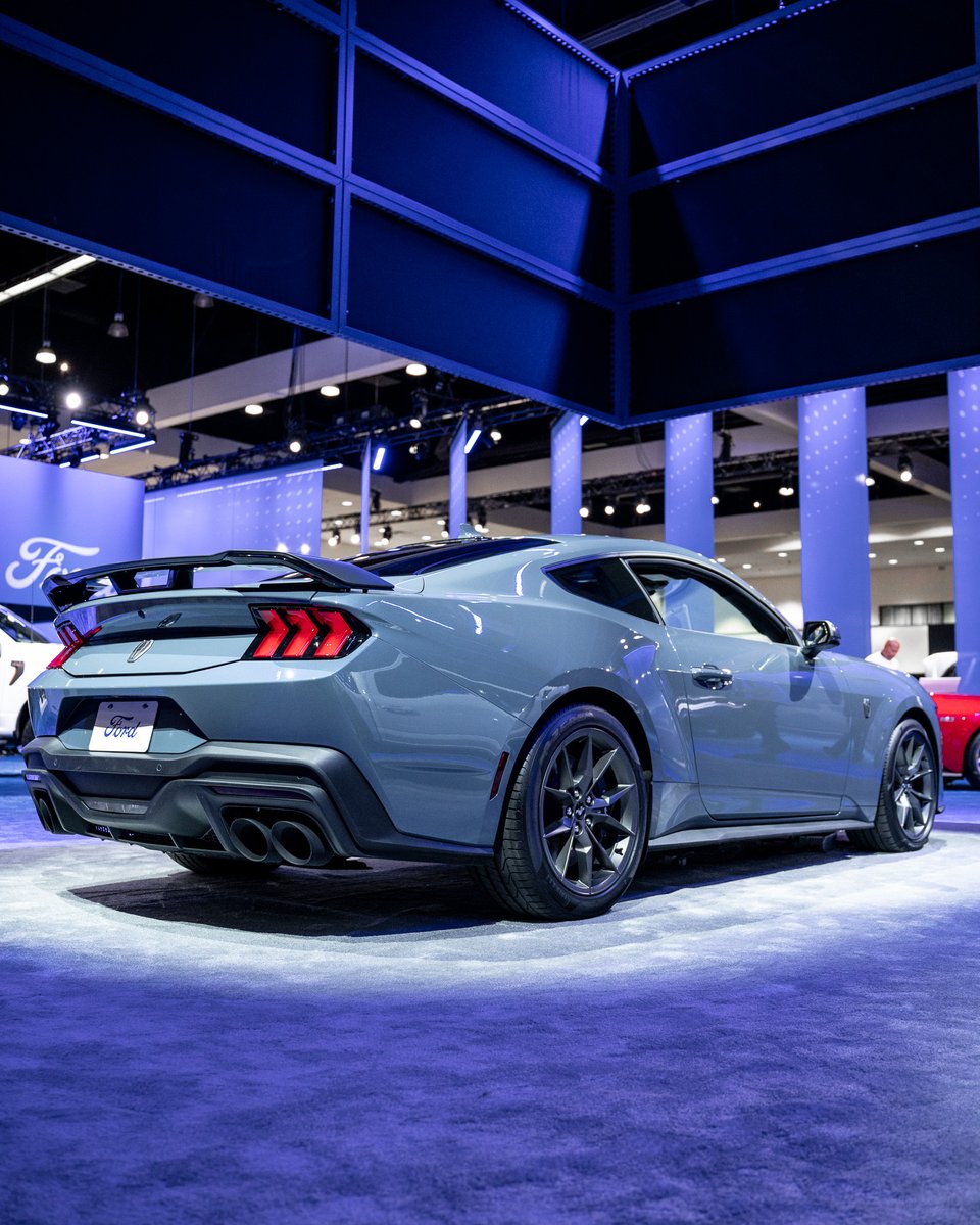 LAAutoShow tweet picture