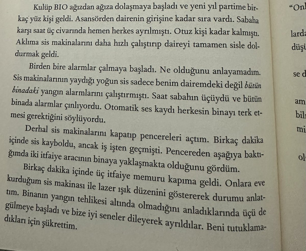 onlyybesiktas's tweet image. Tony Hsieh died as a result of a fire in 2020. 
In the book he wrote, he tells about an event he experienced in the 2000s. Sometimes the universe can give us messages at moments we never expected. 
I respect Tony 🙏🏻
#tonyhsieh