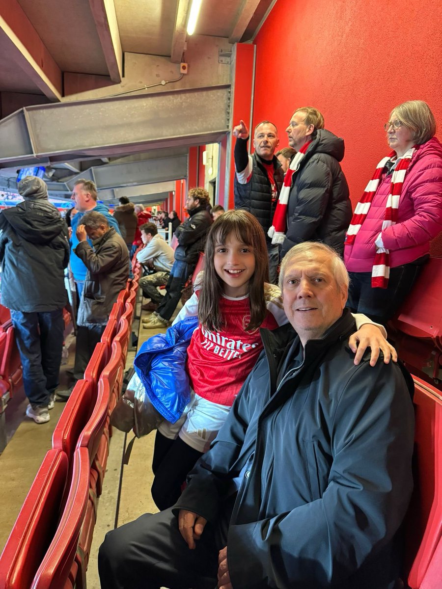 Efsane Başkanımız Aziz Yıldırım Başkan ve kızı YAZ ile Arsenal-Bayern München maçında
