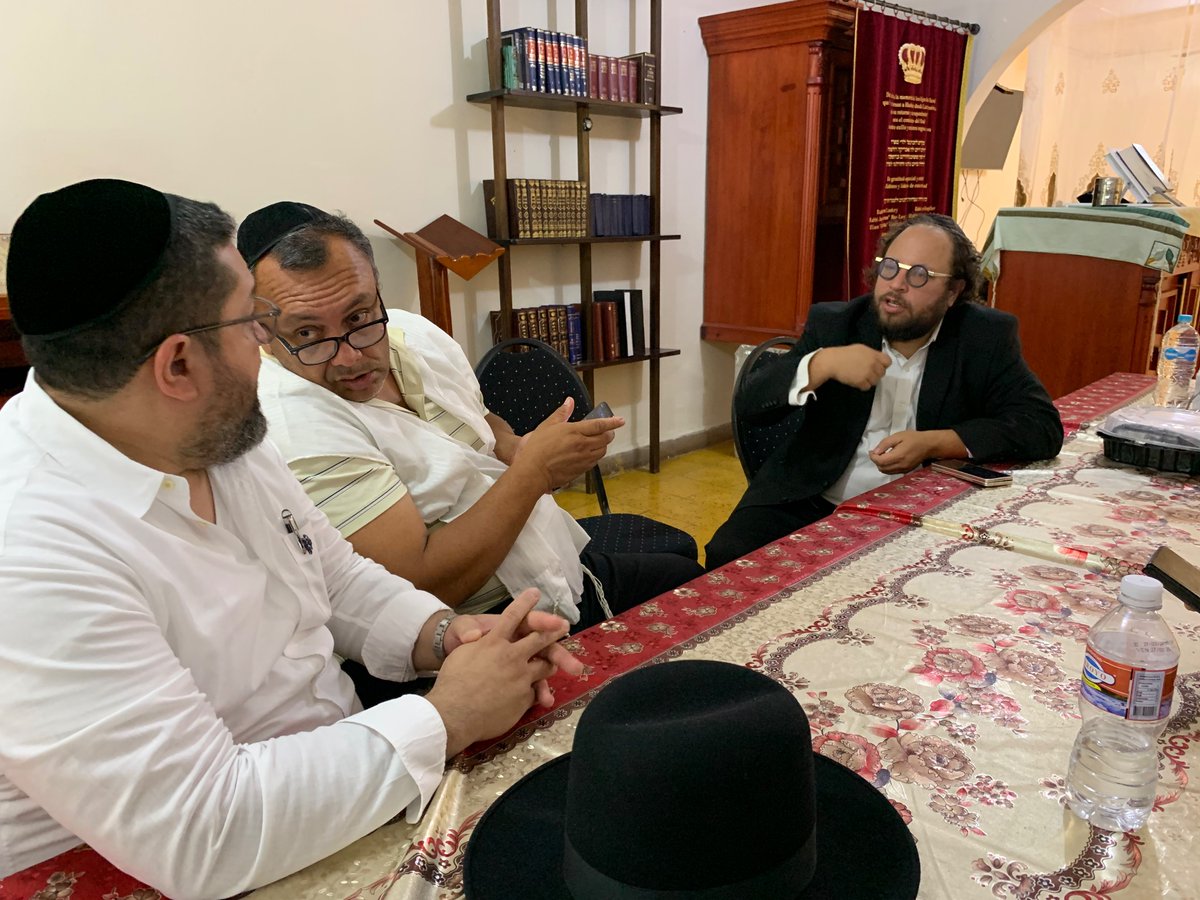 LbaNews's tweet photo. Es Noticia:

#OsminBautista aspirante a la alcaldía por #Sps visita la sinagoga ortodoxa #OhrChaim para reunirse con los líderes rabínicos el #RebbeKenopfles y #RebbeDov además del #Jazan @EliseoG31392957 y tocar temas de #Inversión con los empresarios #Judíos que solicitan al aspirante que en caso de ganar la alcaldía; ellos puedan tener #SeguridadJurídica y un #BuenAmbiente para un abanico de inversiones que prometen repuntar la economía de la #CiudadDelAdelantado, #Sps.

@jbarlevy, @eldadgolan, @DafiDanenberg, @yanirosenthal, @Itongadol, @AgenciaAJN, @SemanarioAurora, @IsraelinSpanish, @Israel, @Munoz, @IsraelMFA, @IsraelPresident, @netanyahu, @IsraeliPM, @Isaac_Herzog, @realDonaldTrump, @GOP, @ByDovi, @IsraelHatzolah, @InsideIsraelNew, @ILTVNews, @tv7israelnews, @all_israel_news, #DavidLevy.

Opine & Comparta.